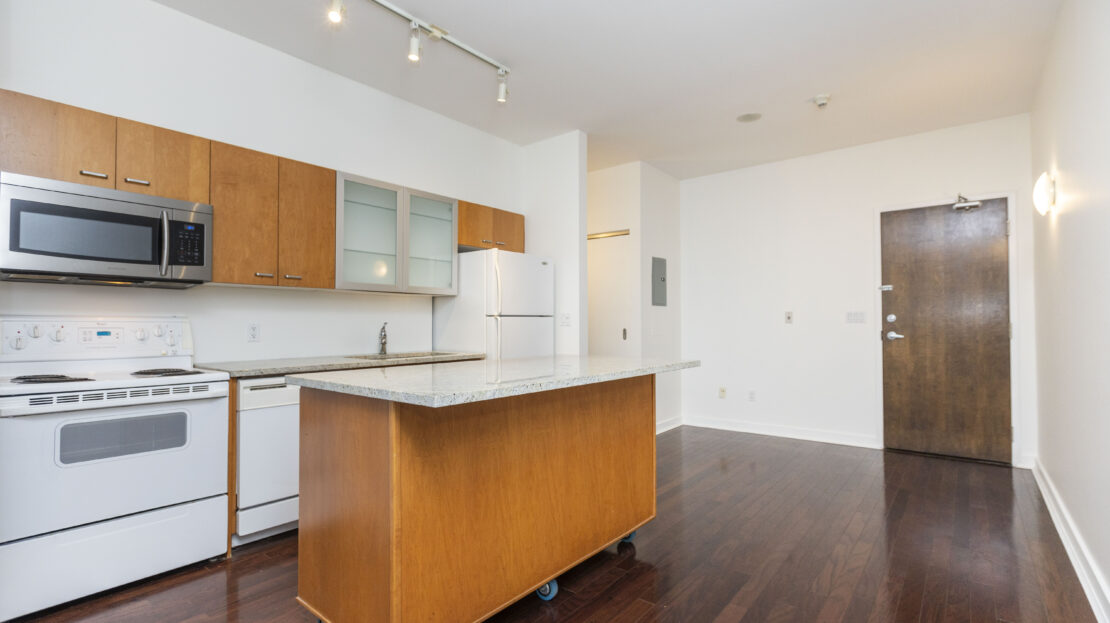 Fully equipped kitchen in Ottawa condo